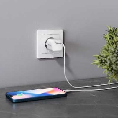 Сетевое зарядное устройство UBEAR WC04WHPD30-C,  USB-C,  30Вт,  3A,  белый