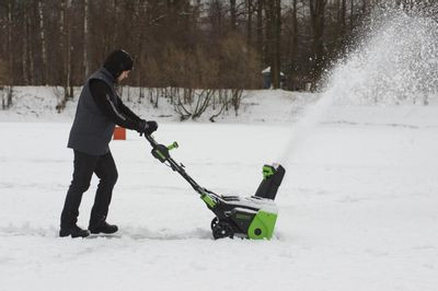 Снегоуборщик GREENWORKS GD82ST,  аккумуляторный,  без АКБ,  без ЗУ [2602507]