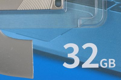 Флешка USB NETAC UM1 32ГБ, USB3.2, серебристый [nt03um1n-032g-32pn]